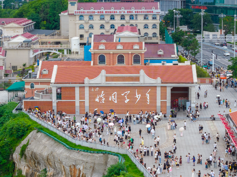 端午假期第二日，近1200万人次游湖南