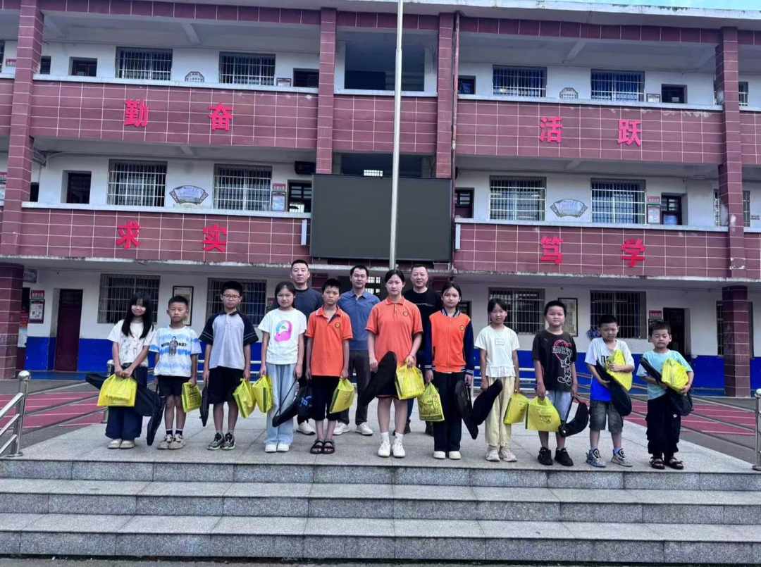 情暖暑假 爱心助学 鑫旺供应链慰问湖铁学校湘化校区留守儿童