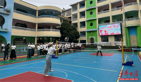 “羽”你同行 “羽”乐共享 通道侗族自治县幼儿园开展教职工羽毛球赛
