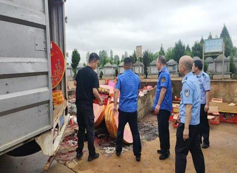 屈原管理区多部门联动开展烟花爆竹“打非治违”专项行动