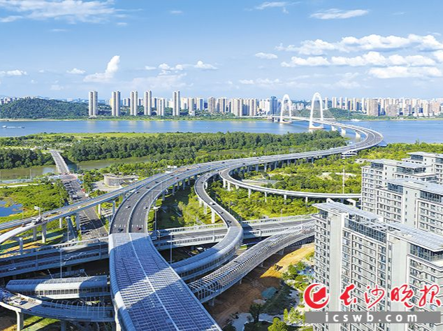兴联路大桥西侧匝道即将通车