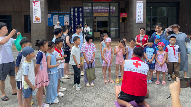 天鹅塘社区开展“防溺水，懂急救”社会实践活动