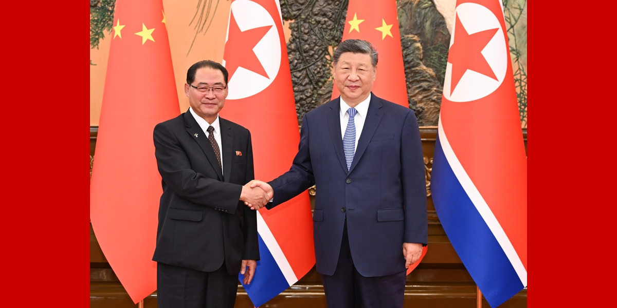 习近平会见朝鲜内阁总理朴泰成