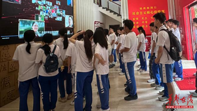 长沙市周南实验中学学子赴开福好人馆开展社会实践活动
