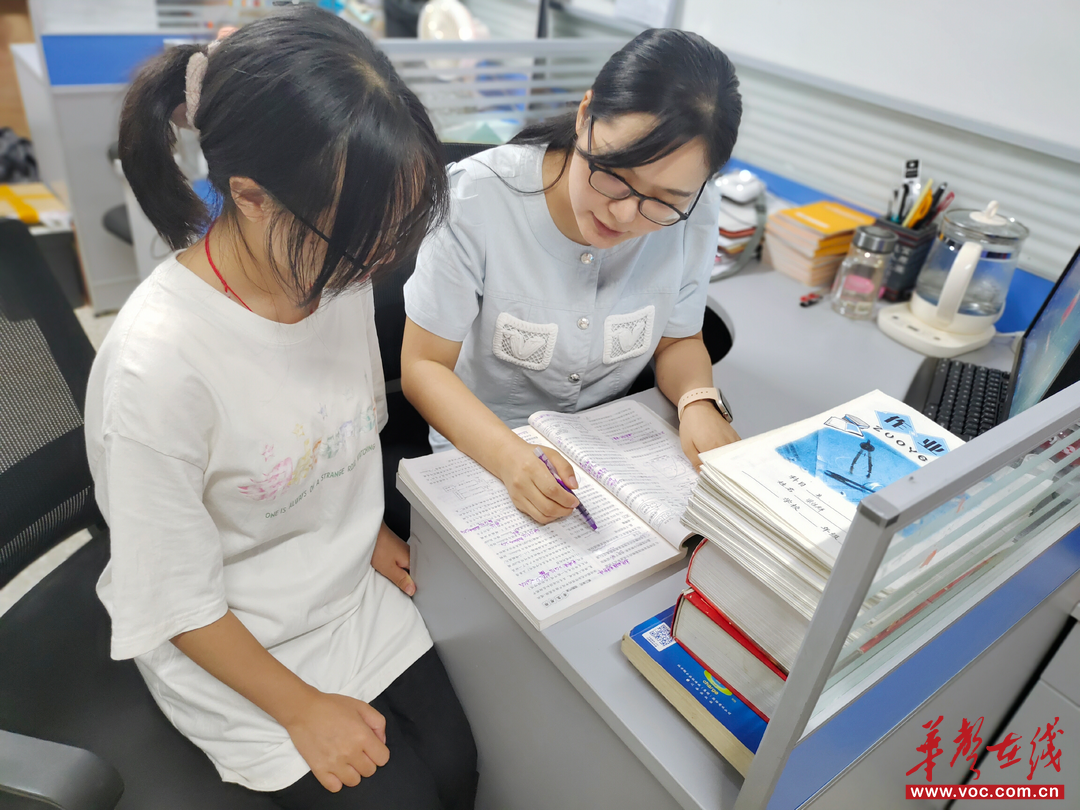 肖芳丽：三尺讲台存暖意 一片冰心育桃李