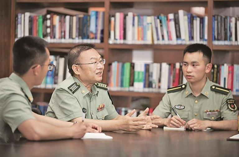以轮椅为“战车”的科研先锋——记国防科技大学计算机学院研究员王戟