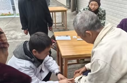 凌晨5点的班车，等的是这位医生——道县人民医院曾亮程的乡镇驻点日记