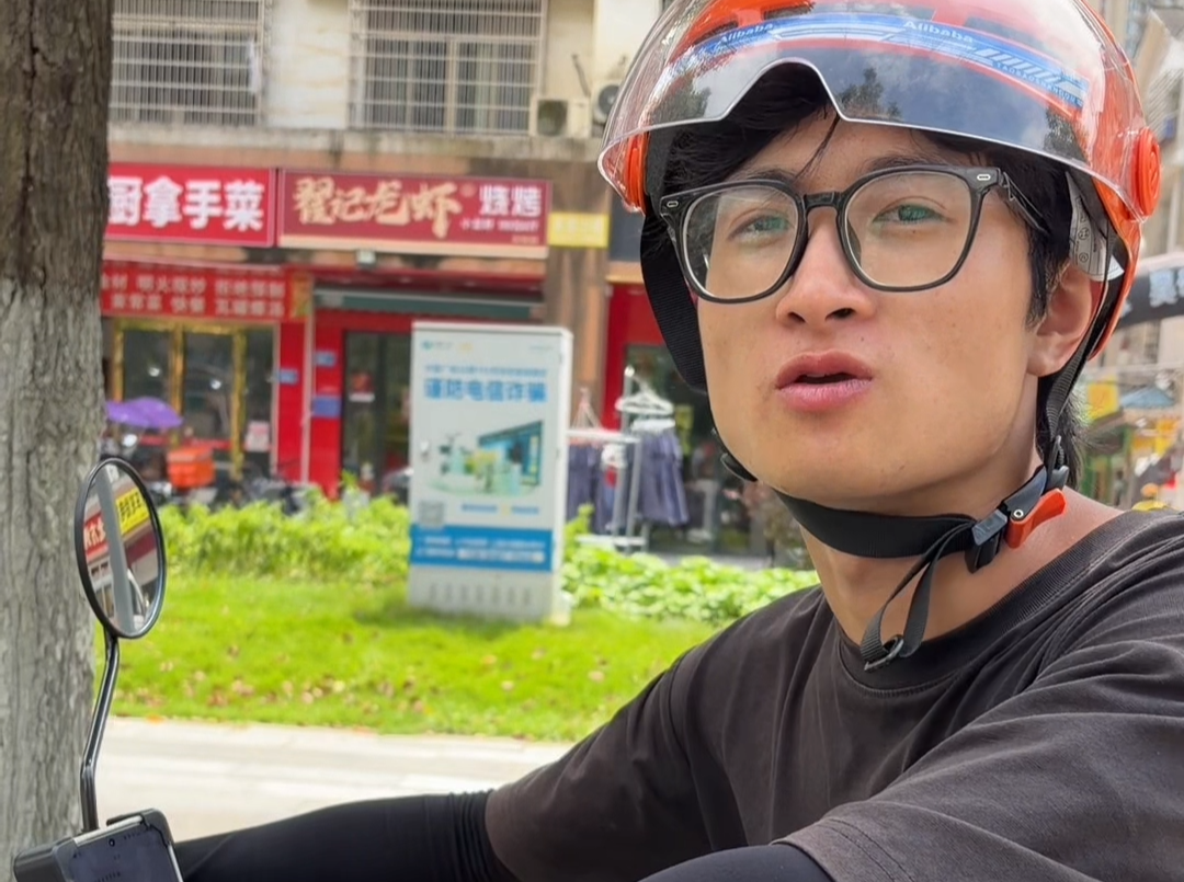 这个暑假 我在打工①丨晒伤的手臂，20岁的KPI