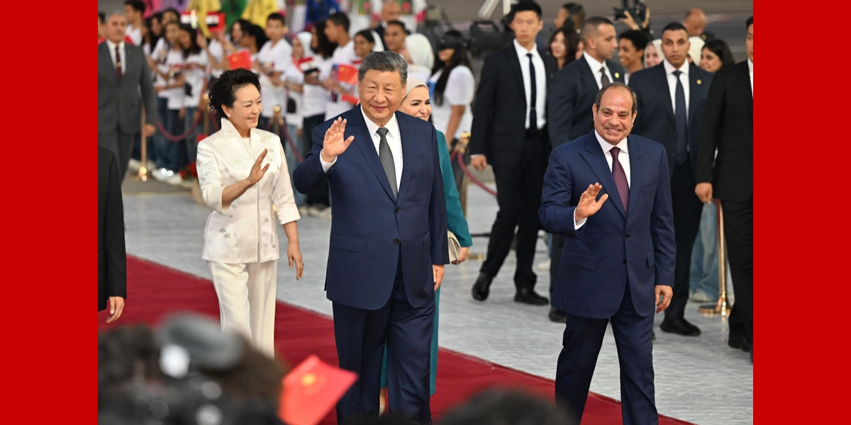 习近平抵达开罗对埃及进行国事访问