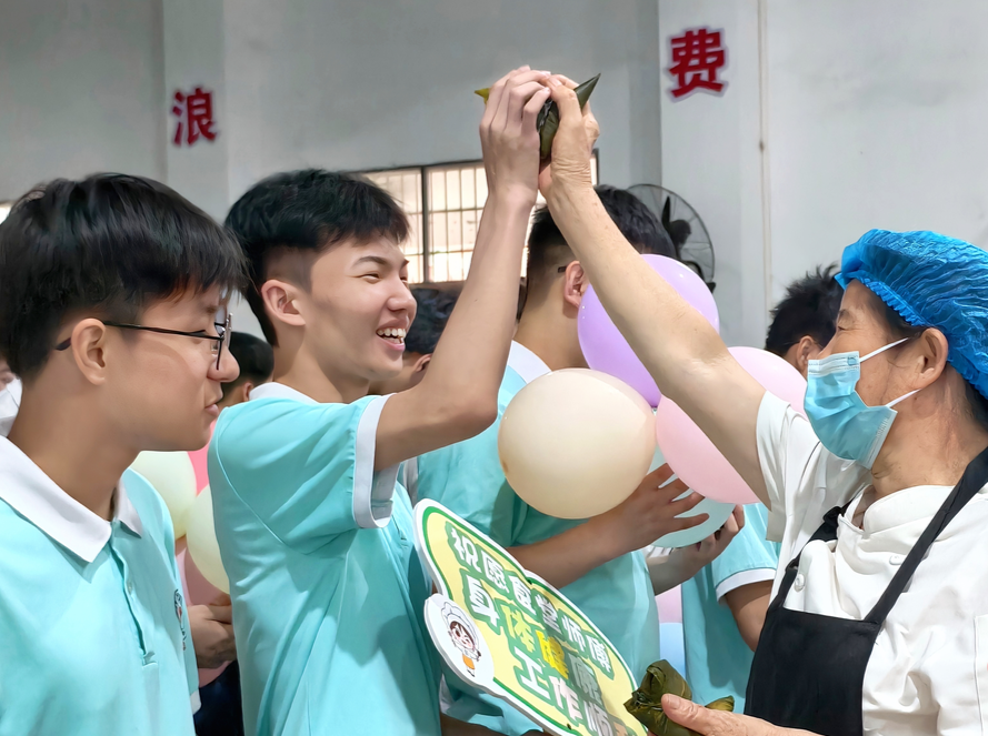 教育强省调研行丨耒阳市：家长进后厨，灶台暖童心