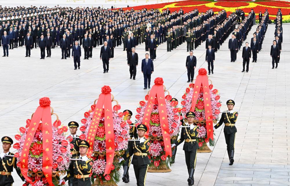 图集｜习近平等党和国家领导人出席烈士纪念日向人民英雄敬献花篮仪式