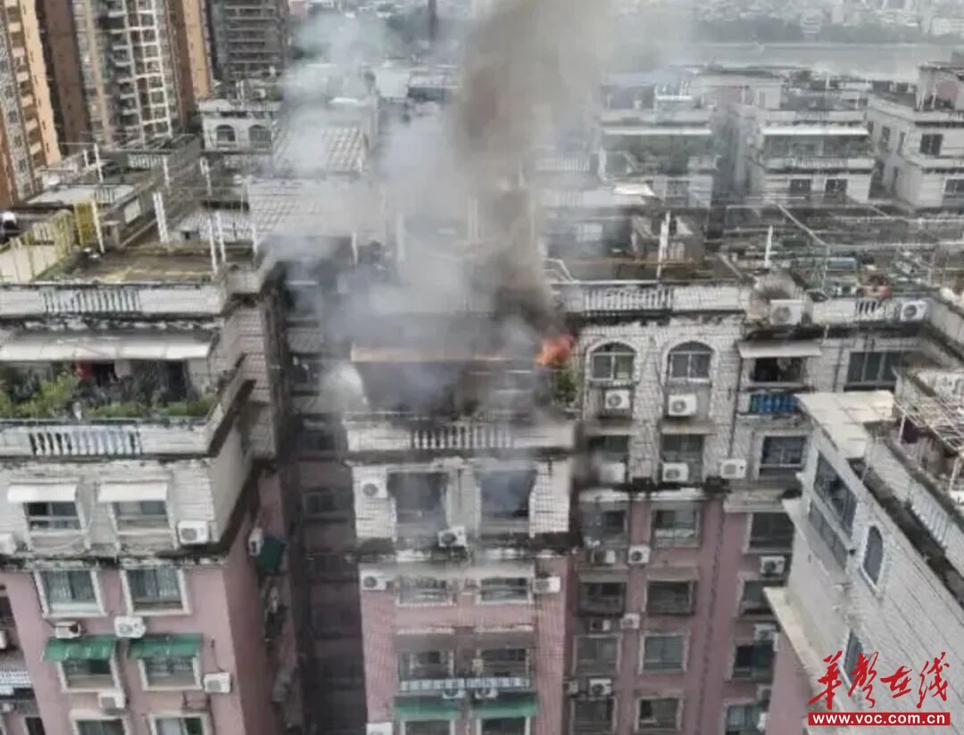 过火仅2平方米，他为何冒险翻窗爬至14楼空调外机？