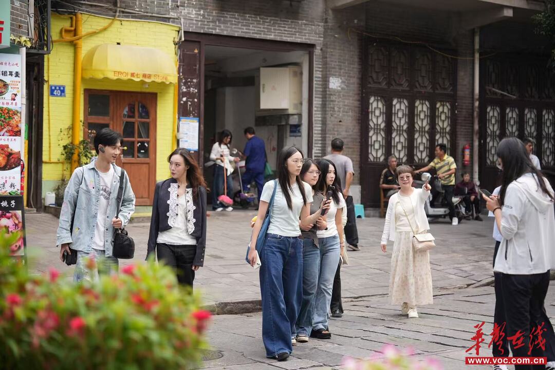 “巷”往的生活①｜潮宗街：一条麻石路，如何装下老长沙与新青年？
