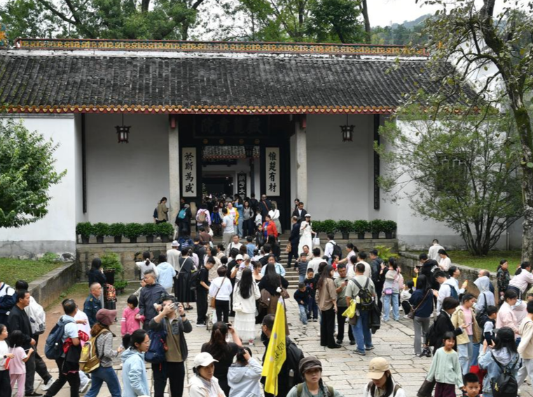 [一周湖南]国庆假期累计接待游客超3321万人次 湖南最低工资标准公布