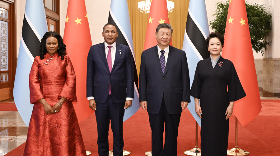 习近平同博茨瓦纳总统博科会谈