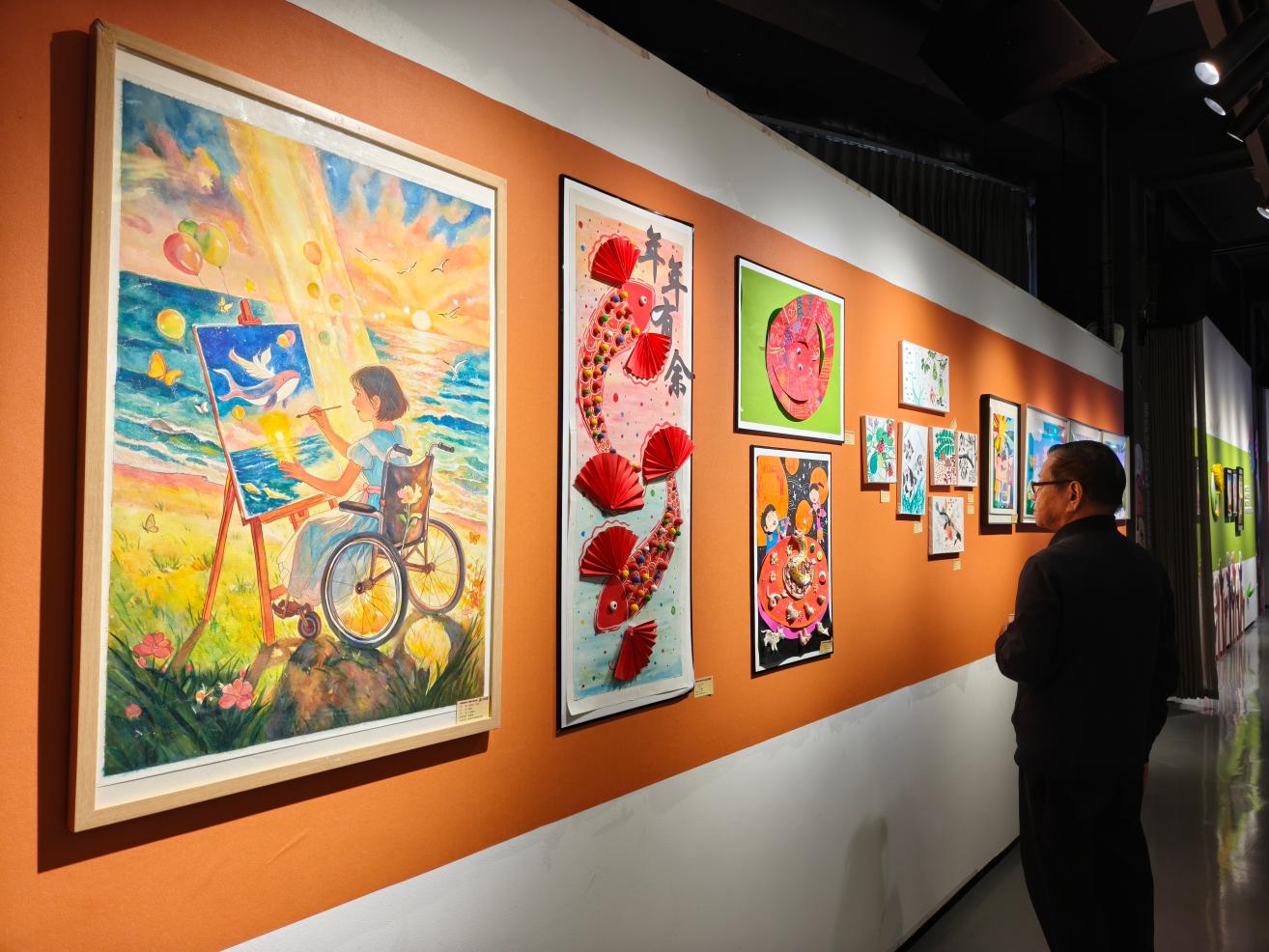 用色彩发出温暖信号 这场特别的画展在长沙开幕