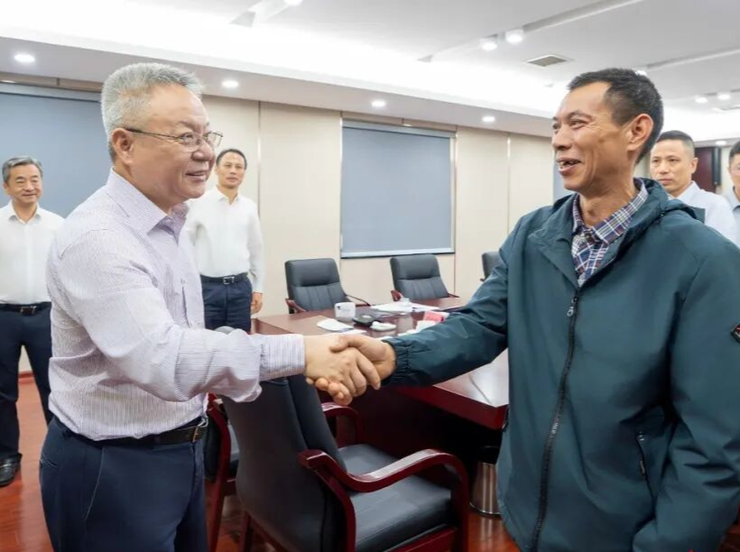 沈晓明在省信访局接访