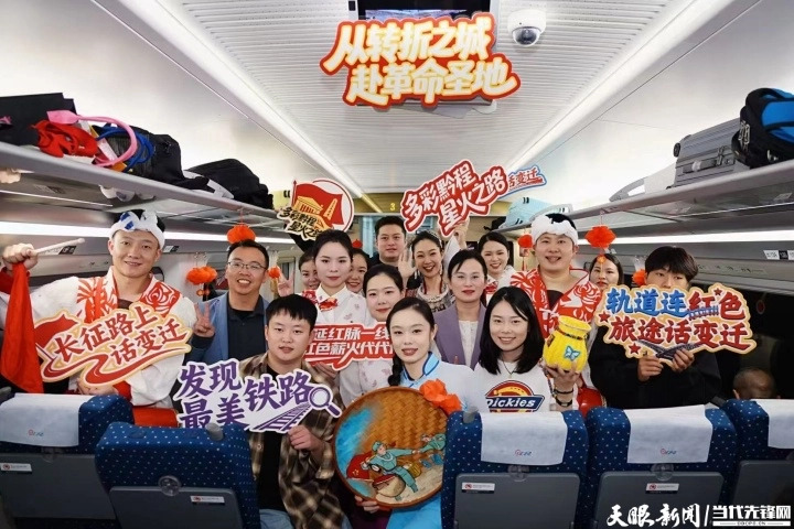 九十年赶路:从长征路到振兴路