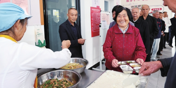 暖心助餐 幸福“食”光